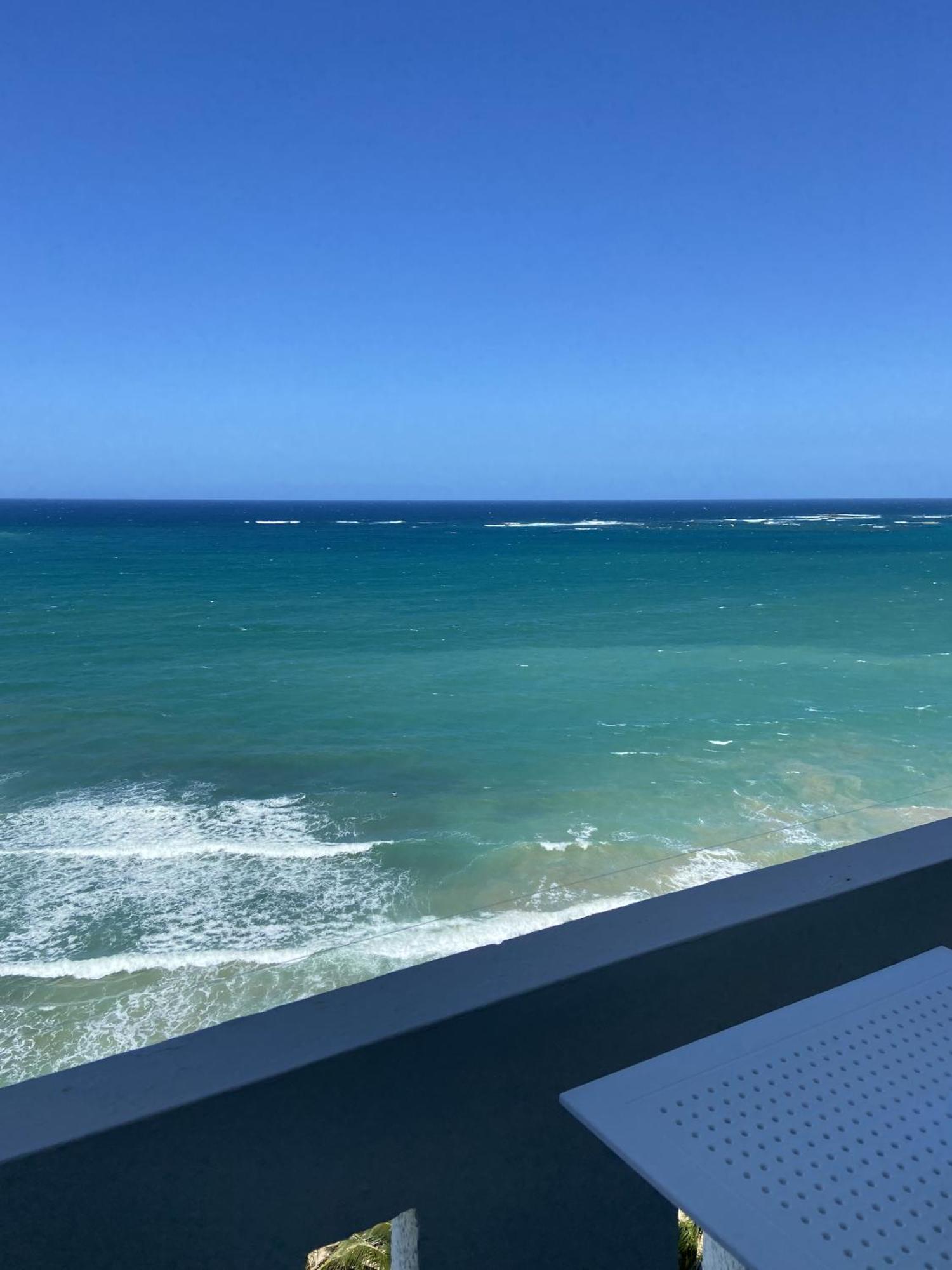Kasa Blue Ocean - 2 Bed 2 Bath For 4 Ocean View Balcony Beachfront Condo Pool San Juan Eksteriør billede
