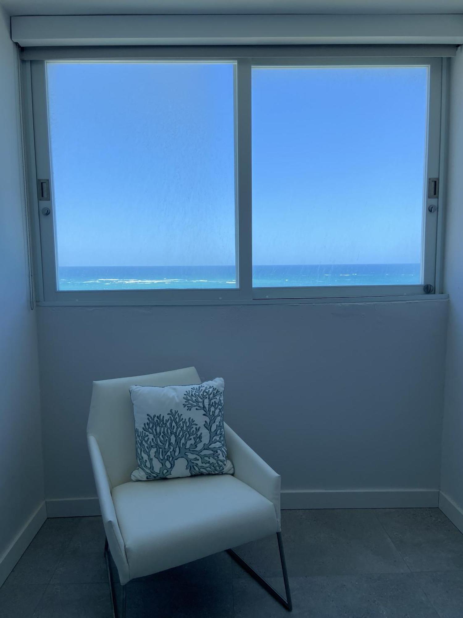 Kasa Blue Ocean - 2 Bed 2 Bath For 4 Ocean View Balcony Beachfront Condo Pool San Juan Eksteriør billede