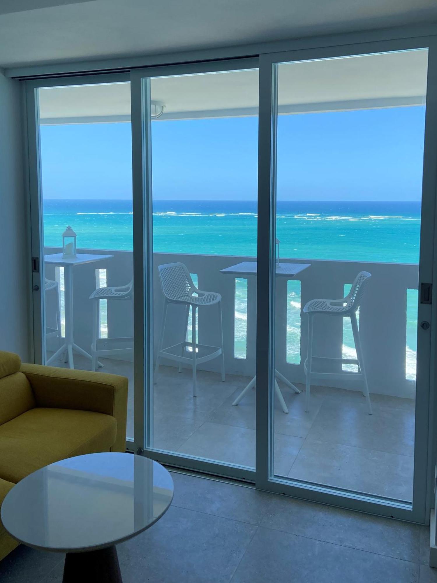 Kasa Blue Ocean - 2 Bed 2 Bath For 4 Ocean View Balcony Beachfront Condo Pool San Juan Eksteriør billede