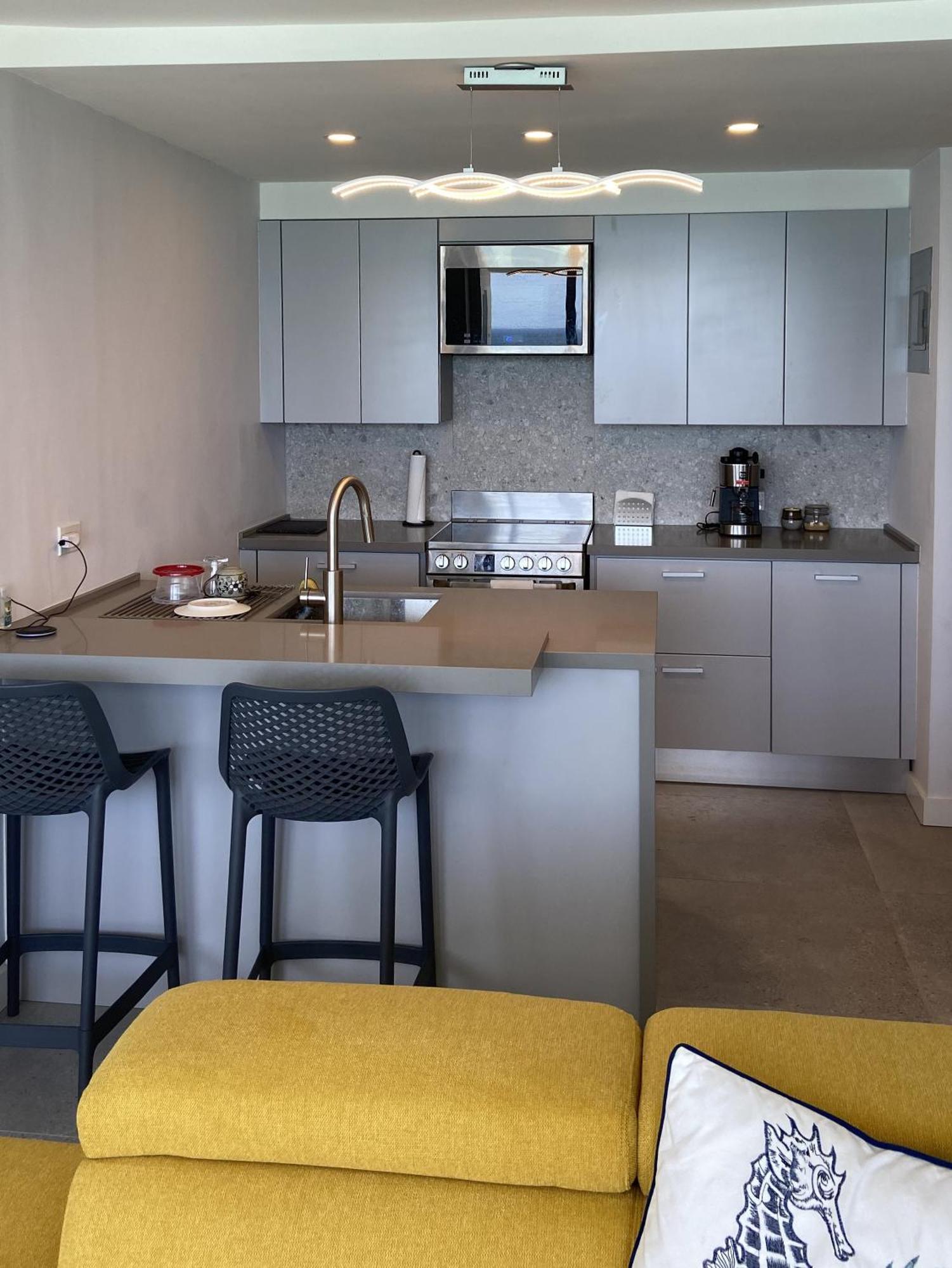 Kasa Blue Ocean - 2 Bed 2 Bath For 4 Ocean View Balcony Beachfront Condo Pool San Juan Eksteriør billede