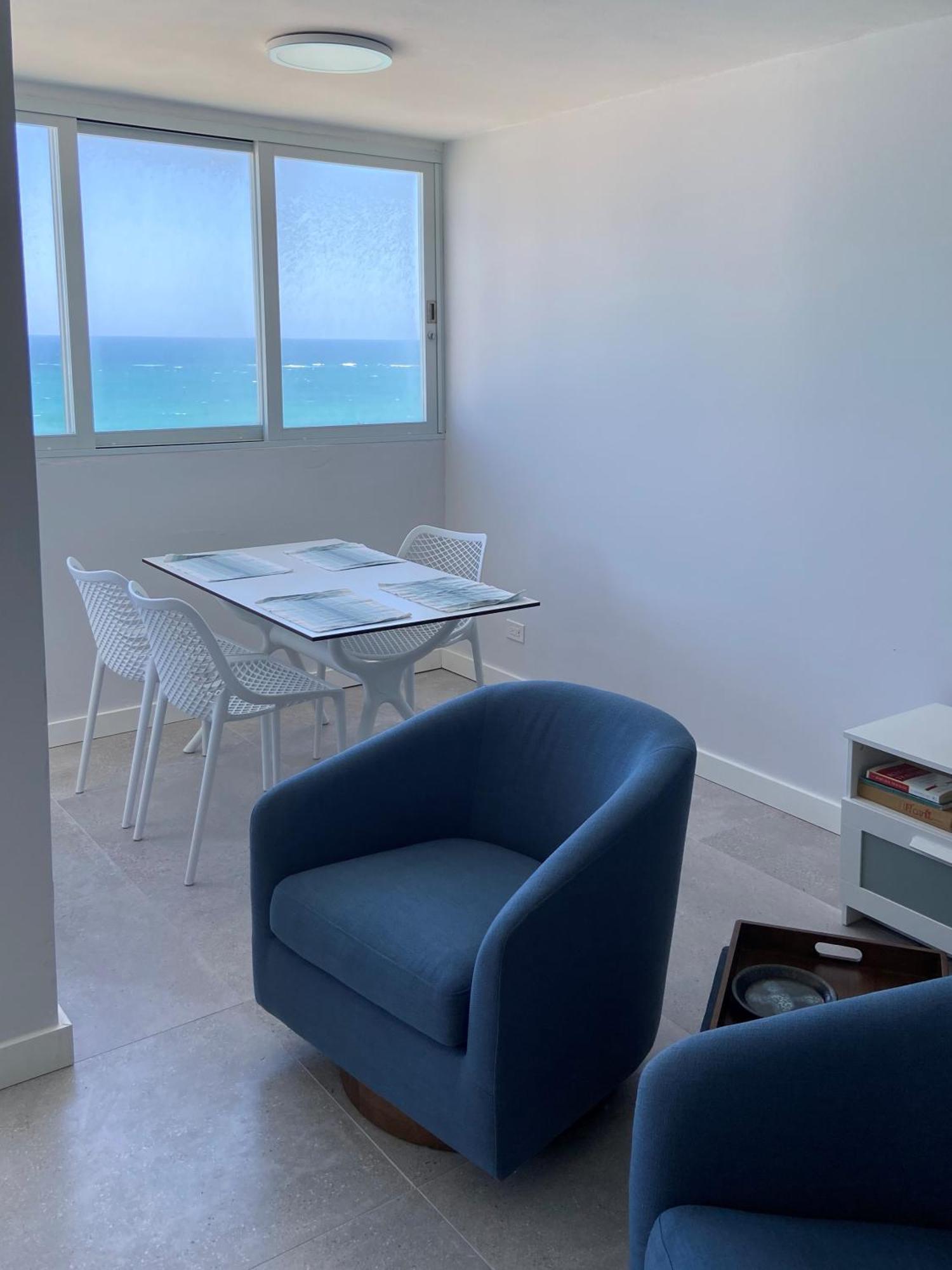 Kasa Blue Ocean - 2 Bed 2 Bath For 4 Ocean View Balcony Beachfront Condo Pool San Juan Eksteriør billede