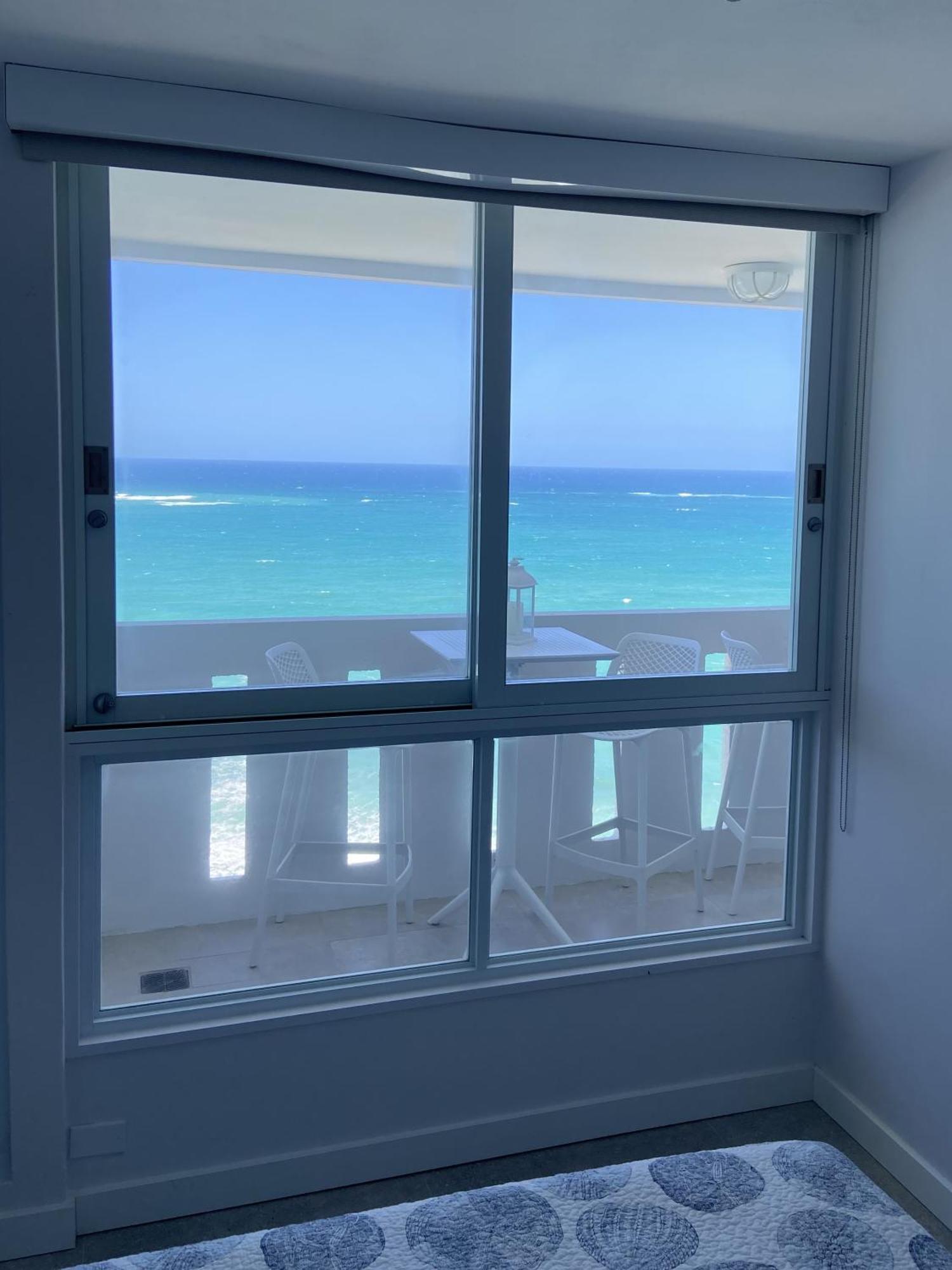 Kasa Blue Ocean - 2 Bed 2 Bath For 4 Ocean View Balcony Beachfront Condo Pool San Juan Eksteriør billede